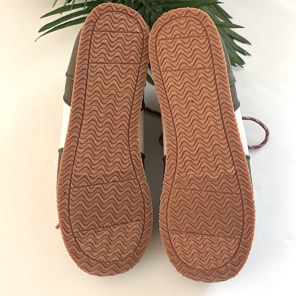 NWOT True Craft high top sneaker size 9 - Picture 9 of 11